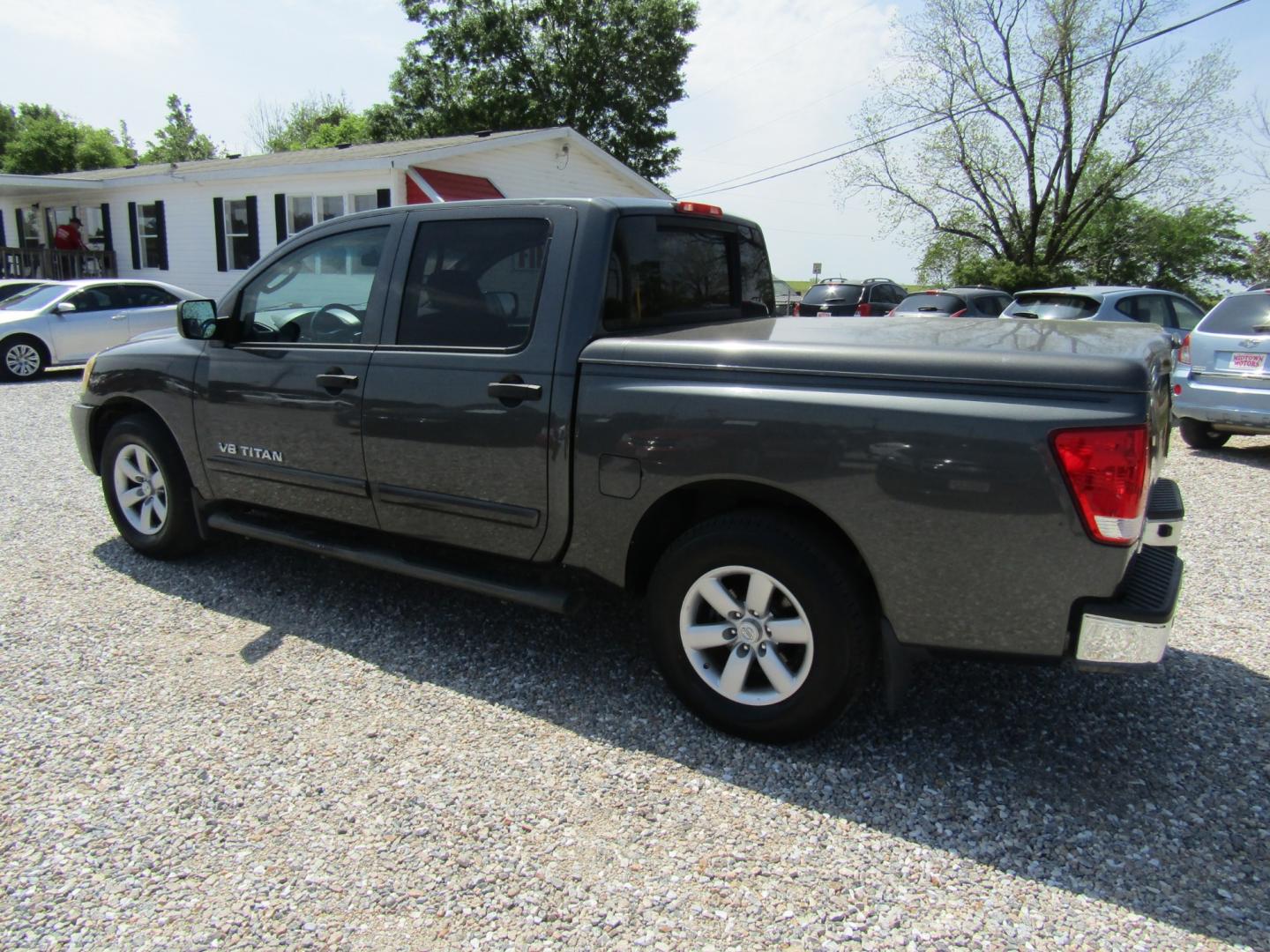 2011 Gray Nissan Titan SV Crew Cab 2WD (1N6BA0ED4BN) with an 5.6L V8 DOHC 32V FFV engine, Automatic transmission, located at 15016 S Hwy 231, Midland City, AL, 36350, (334) 983-3001, 31.306210, -85.495277 - Photo#5